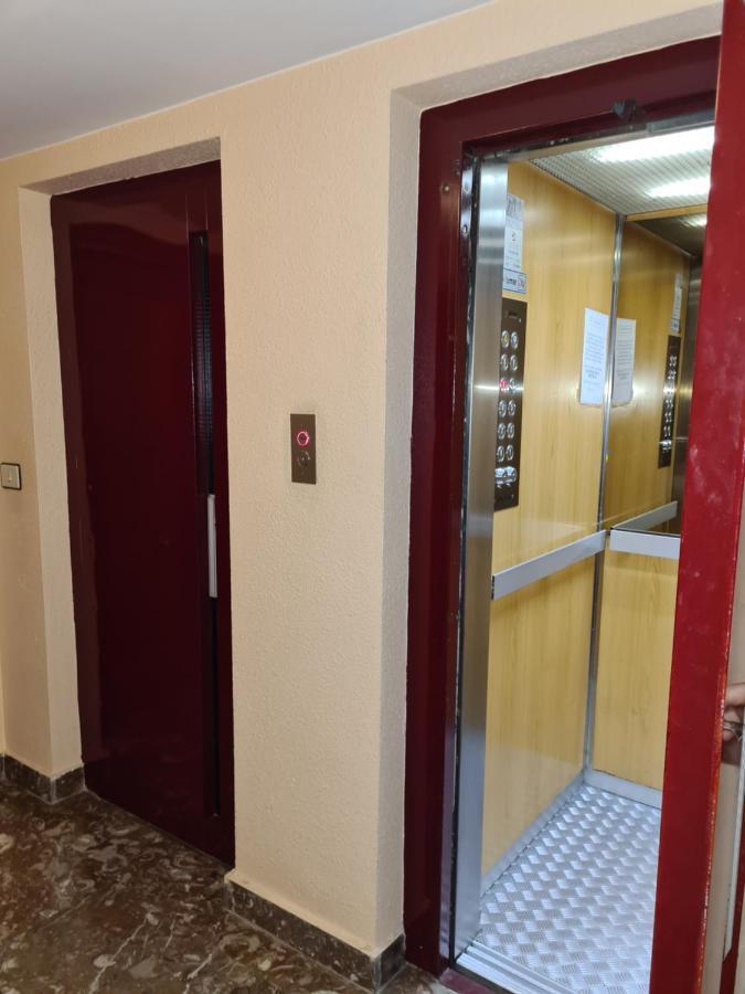 Dos Torres Tauriel - Espacioso Apartamento Con Impresionantes Vistas Y Garaje Privado Zaragoza Luaran gambar