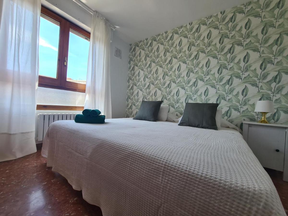 Dos Torres Tauriel - Espacioso Apartamento Con Impresionantes Vistas Y Garaje Privado Zaragoza Luaran gambar